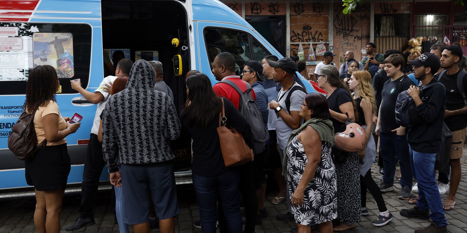 “entrei-na-estacao-para-fugir-dos-tiros”,-conta-moradora-do-rio