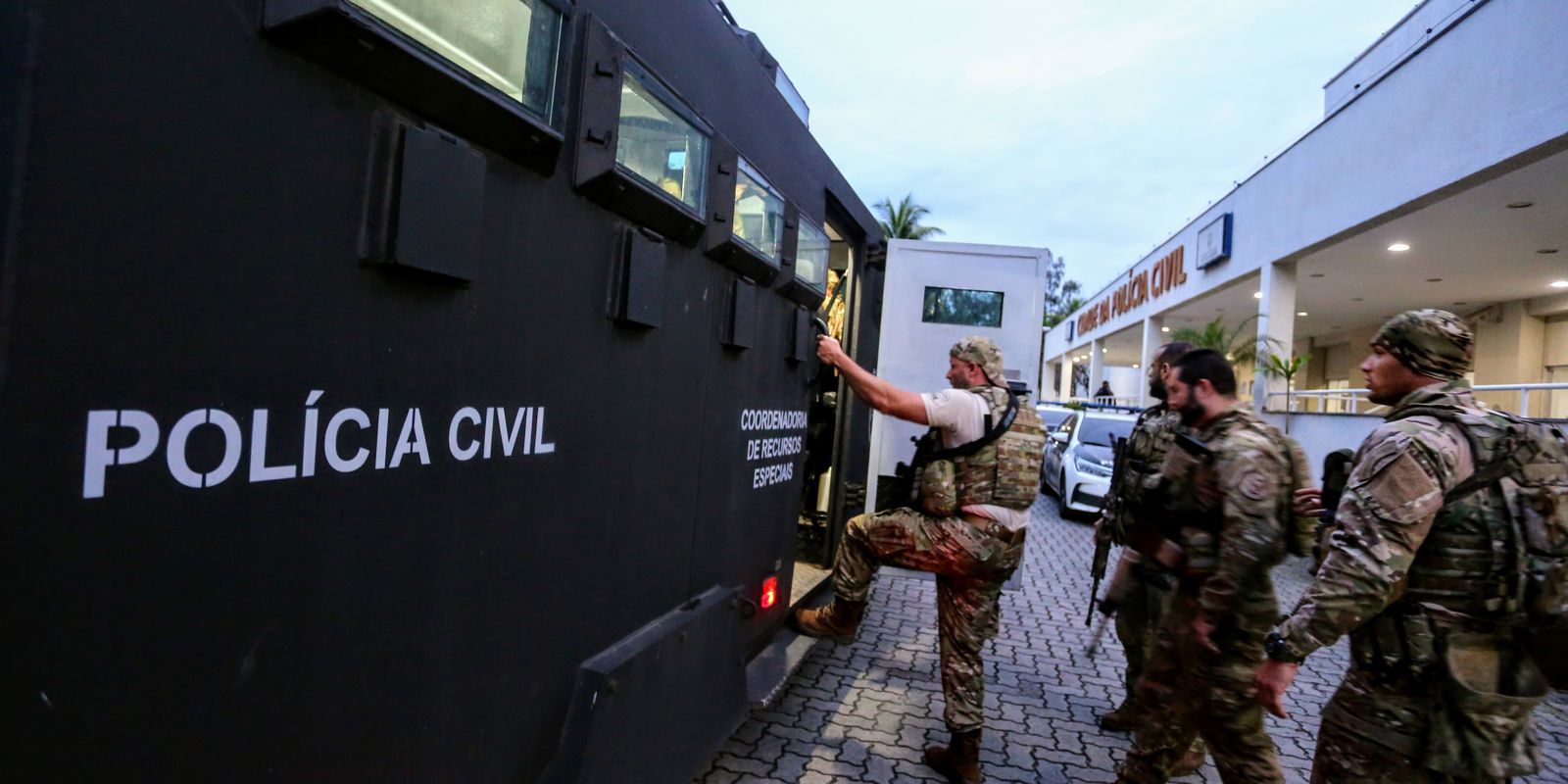 nova-fase-da-operacao-contencao-tem-confronto-no-complexo-do-salgueiro