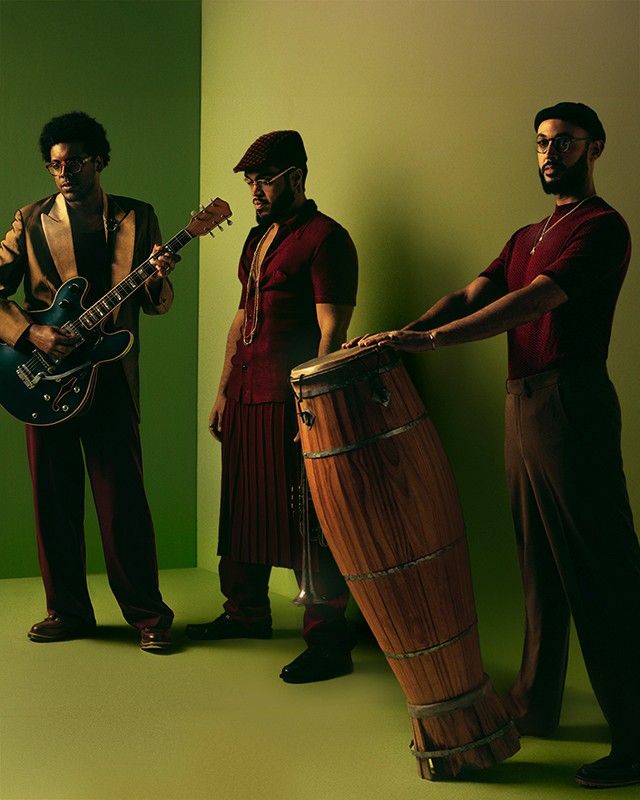 grupo-gilsons-reune-arnaldo-antunes,-julia-mestre-e-a-inglesa-sona-jobarteh-no-segundo-album-de-estudio-do-trio