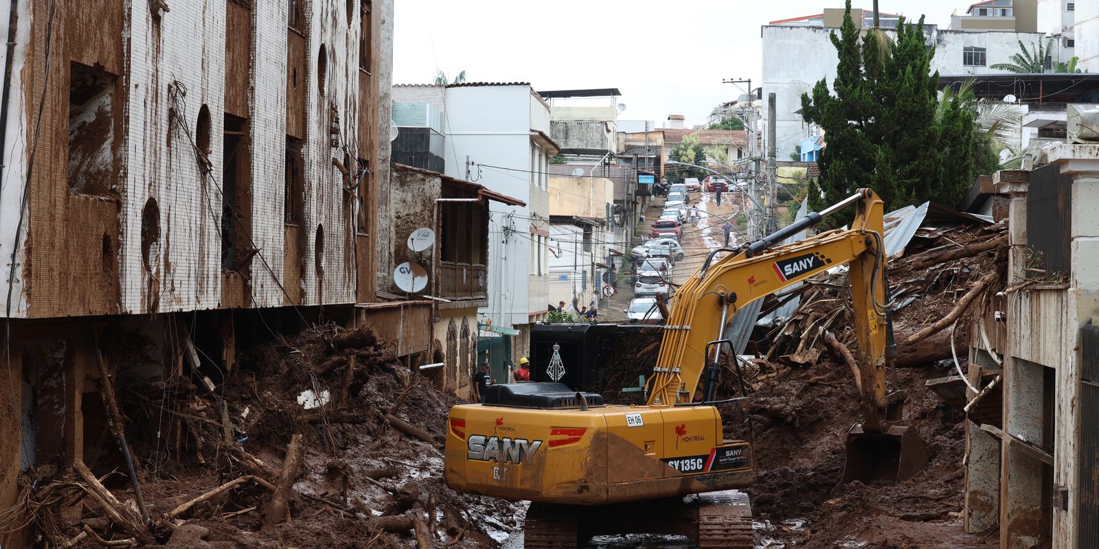 chuva:-inmet-emite-alerta-vermelho-para-regioes-norte-e-noroeste-de-mg