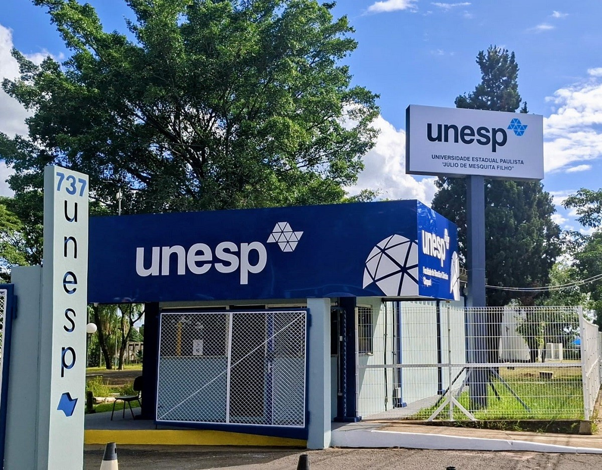 ‘eu,-aluno,-declaro-que-usei-ia’:-veja-o-que-universidades-permitem-e-proibem-em-trabalhos-e-pesquisas