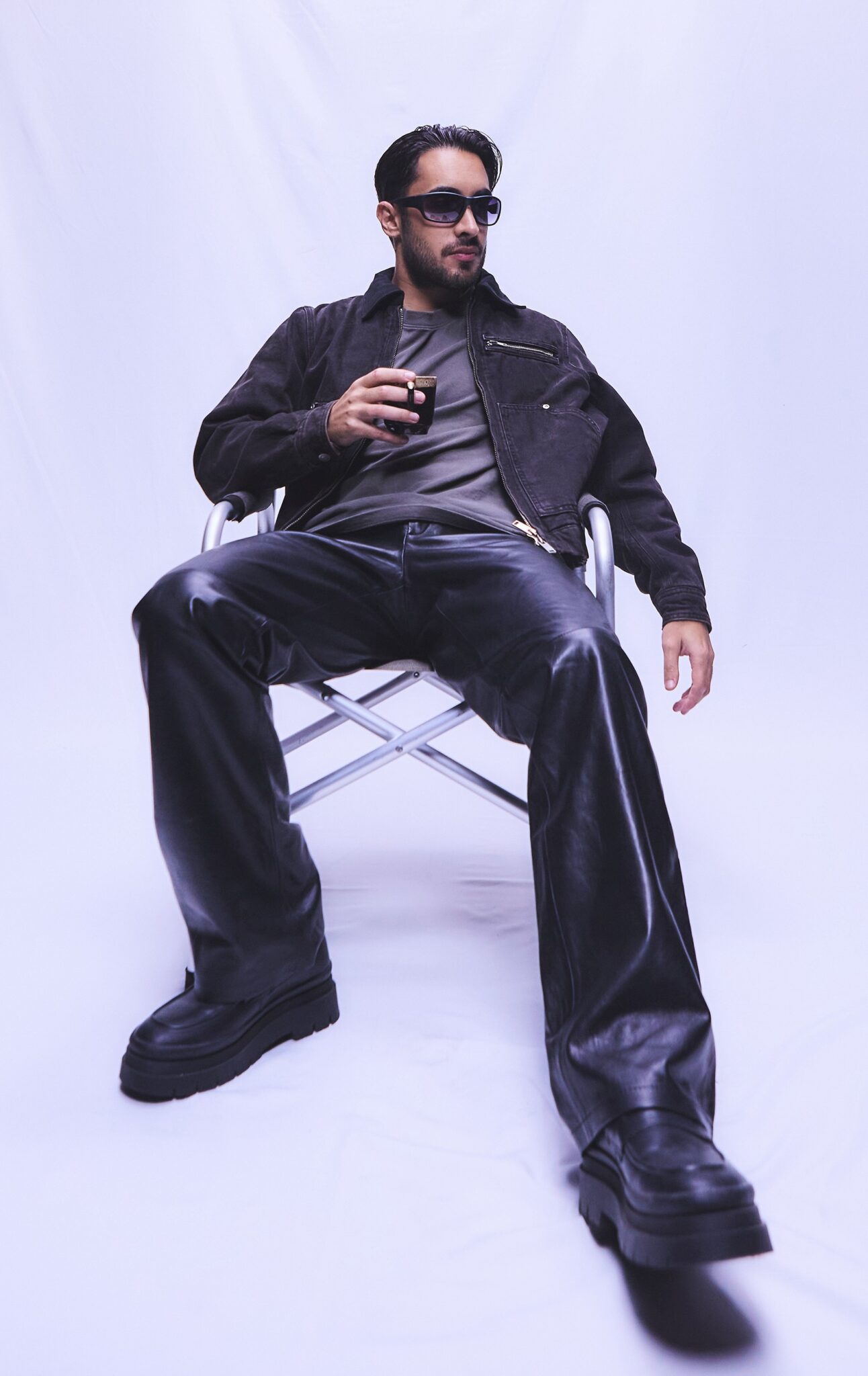 diogo-melim-esboca-flertes-com-bossa-nova,-neo-soul-e-synth-pop-nas-cancoes-do-primeiro-album-solo,-‘rascunhos’