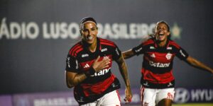 flamengo-derrota-vitoria-e-fica-perto-de-lideres-no-br-feminino