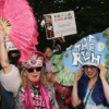 Met Gala 2026 é alvo de protestos contra Jeff Bezos e outros bilionários
