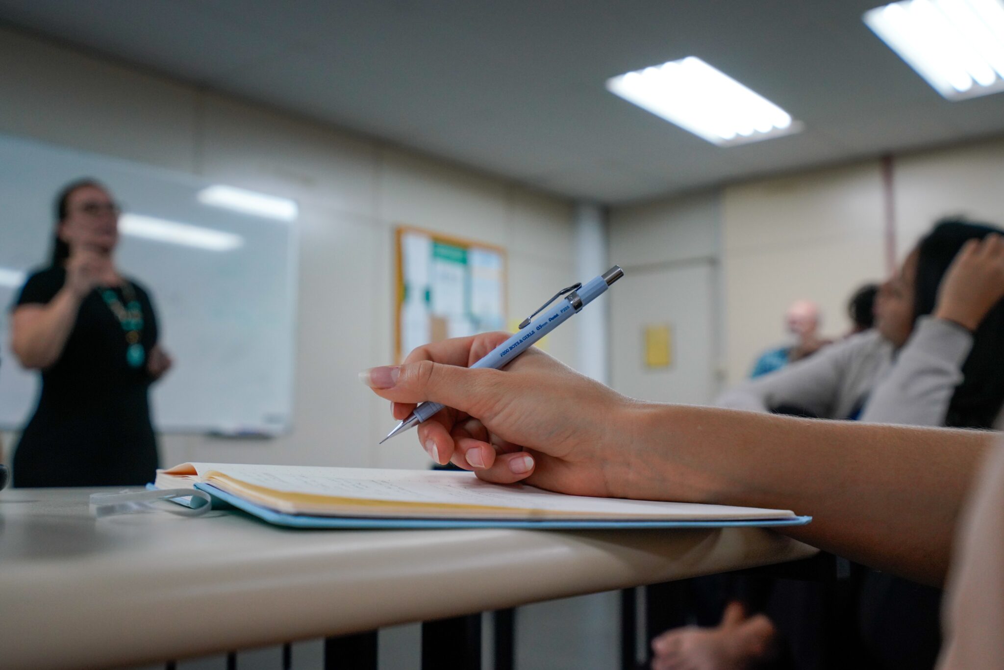 entrada-no-ensino-medio-prejudica-bem-estar-dos-alunos-por-mais-de-dois-anos,-mostra-estudo