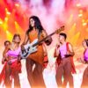 Lucy Alves divide ‘Banquete de signos’ na praia com Elba Ramalho em álbum ao vivo que traz três hits de Amelinha