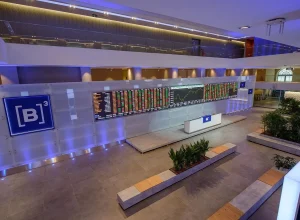 ibovespa-opera-sem-folego,-mesmo-com-altas-de-petrobras-e-vale:-cautela-com-tarifas-permanece