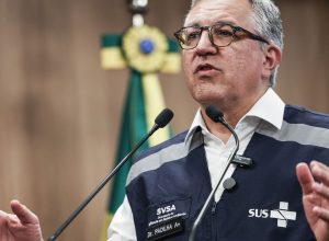 intoxicacao-por-metanol:-casos-suspeitos-devem-aumentar,-diz-ministro