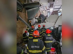 uma-pessoa-morre-apos-desabamento-de-teto-de-restaurante-em-sp