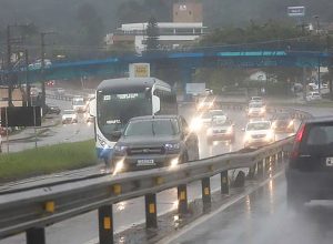frente-fria-deve-causar-temporais-e-rajadas-de-vento-em-sc