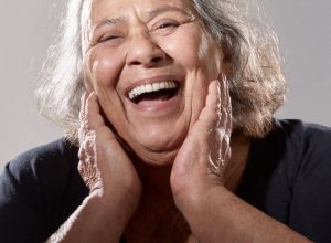 corpo-da-atriz-teuda-bara-sera-velado-nesta-sexta-feira-no-palacio-das-artes,-no-centro-de-bh