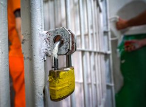 policia-segue-buscando-3-dos-4-presos-soltos-com-alvaras-falsos-em-mg