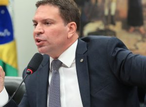 governo-brasileiro-entrega-pedido-de-extradicao-de-ramagem-aos-eua