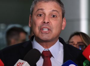 governo-deve-enviar-projeto-para-acabar-com-escala-6×1,-diz-lider