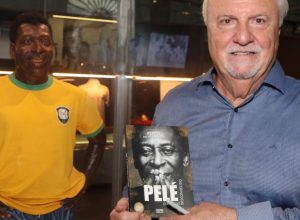 em-livro,-melhor-amigo-afirma-que-“melhor-pele”-esteve-fora-de-campo