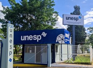 ‘eu,-aluno,-declaro-que-usei-ia’:-veja-o-que-universidades-permitem-e-proibem-em-trabalhos-e-pesquisas