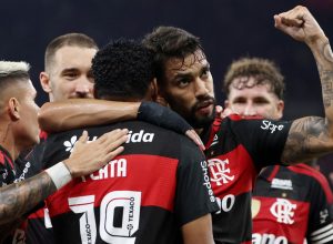 flamengo-reage-e-vence-santos-de-virada-por-3-a-1-no-brasileirao