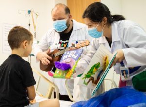 dia-do-livro-infantil:-historias-com-monstros-e-animais-sao-as-favoritas-de-criancas-hospitalizadas;-veja-lista