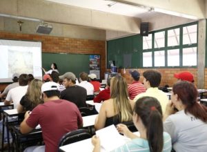 apenas-10%-dos-jovens-tem-a-graduacao-como-primeira-opcao-para-o-futuro,-mostra-pesquisa-da-globo