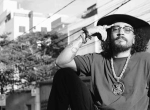 rapper-fbc-perfila-brasil-hardcore-em-album-que-pulsa-cheio-de-som-e-furia-entre-rocks-e-musicas-de-joao-bosco