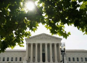 suprema-corte-dos-eua-suspende-deportacoes-de-imigrantes-venezuelanos