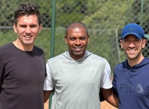 apos-saida,-idolo-se-reune-com-ex-jogadores-do-athletico